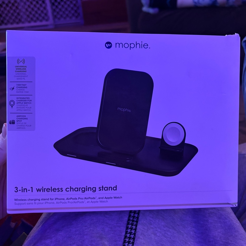 Mophie 3-in-1 wireless charging stand